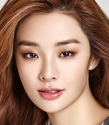 Stephanie Lee